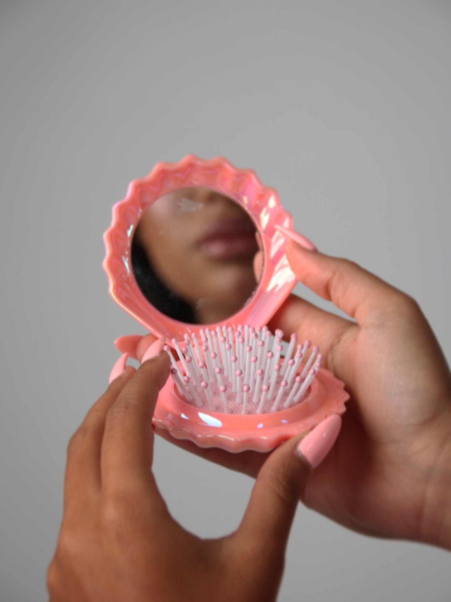 Hairbrush w mirror