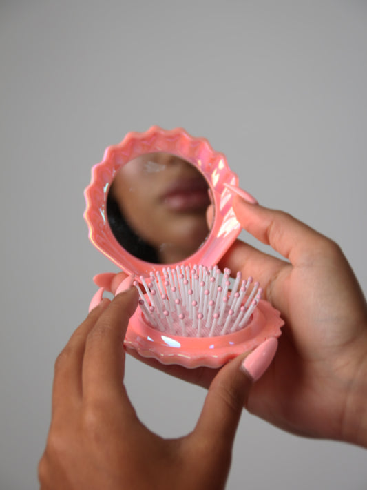 Hairbrush w mirror